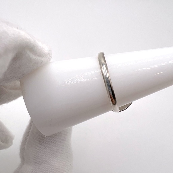 Sale $12 Firm! Sterling Claddagh Ring W/Synthetic Emerald - Picture 7 of 16